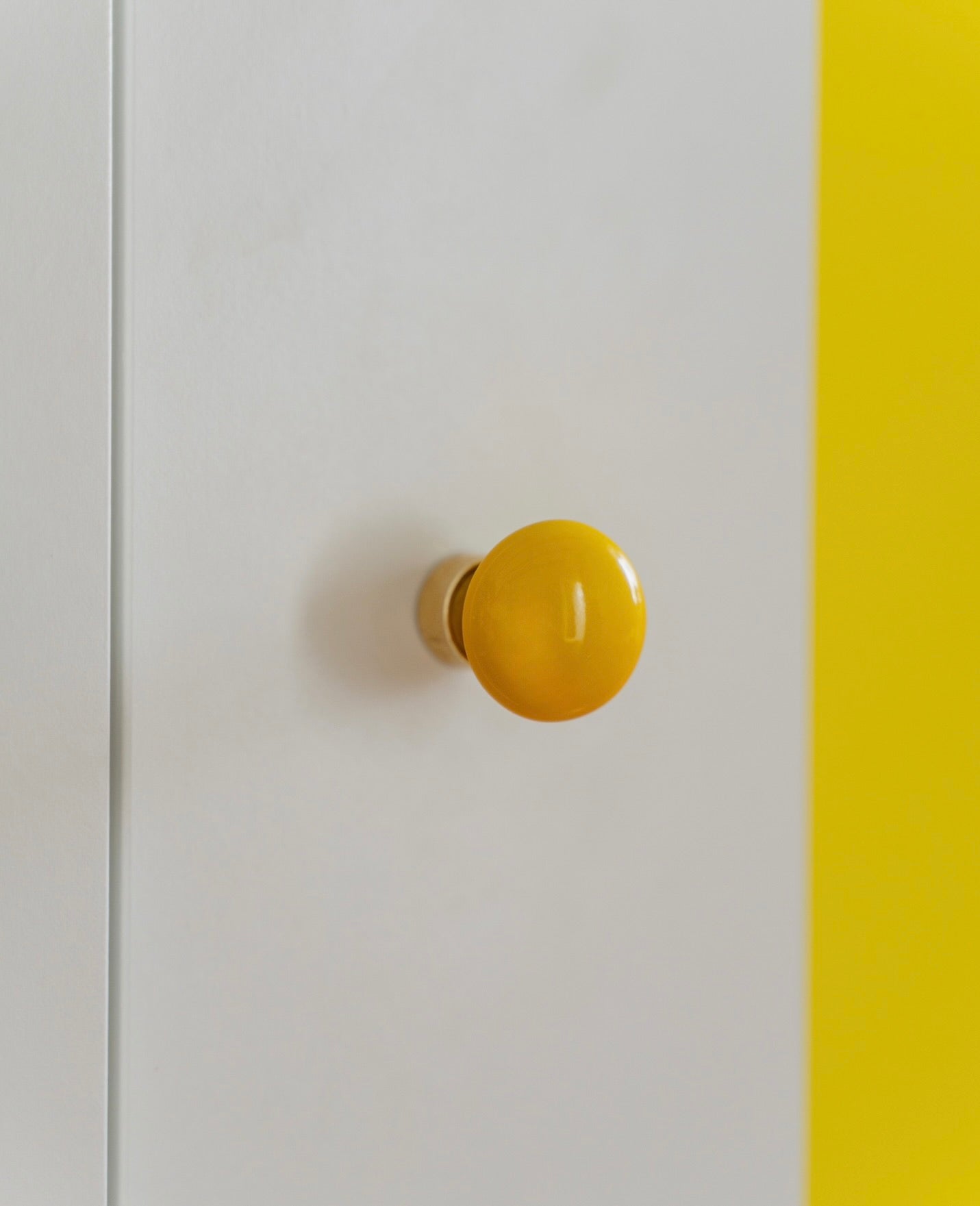 Bouton de meuble en porcelaine Joy Jaune