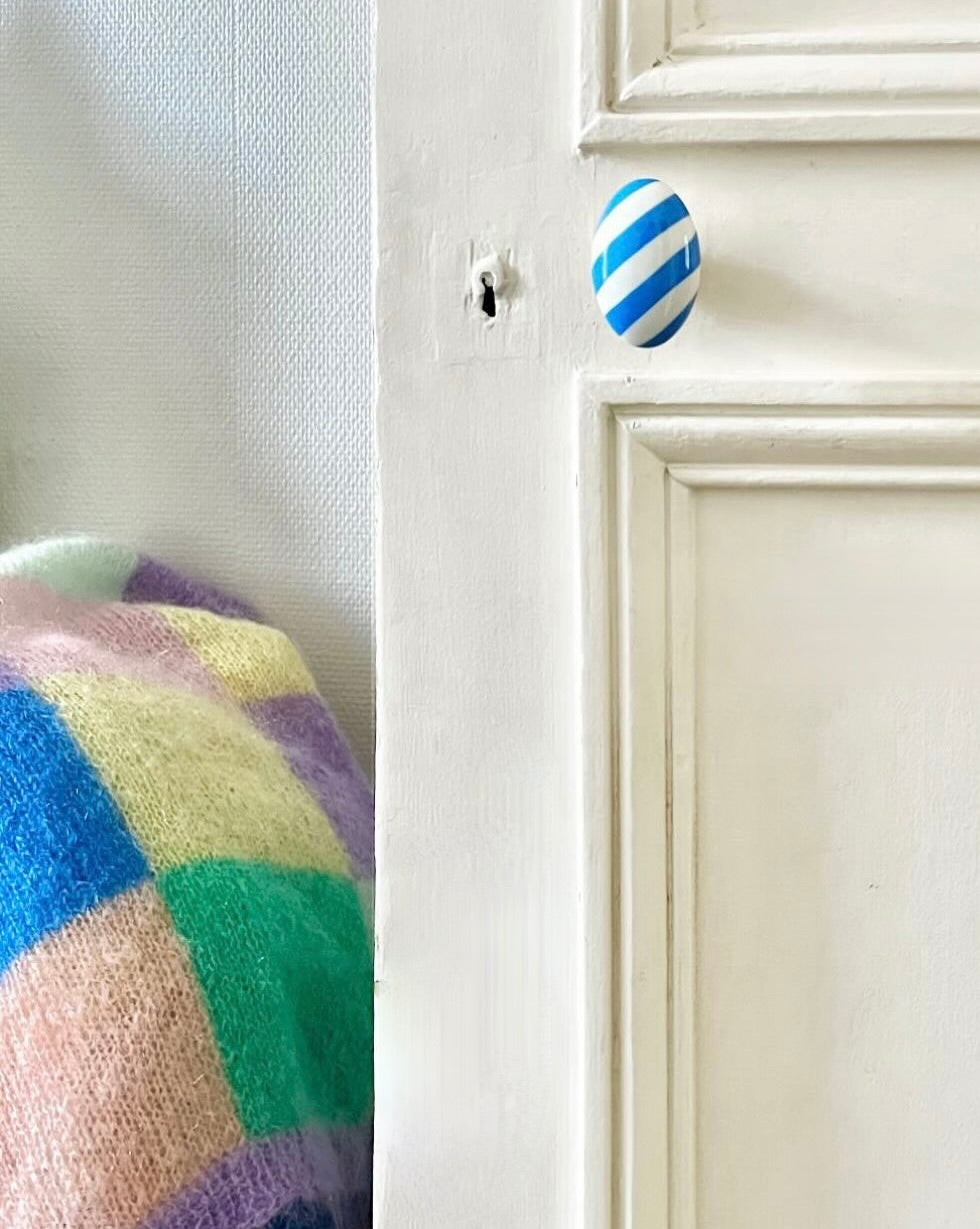 Bouton de porte en porcelaine rayé bleu