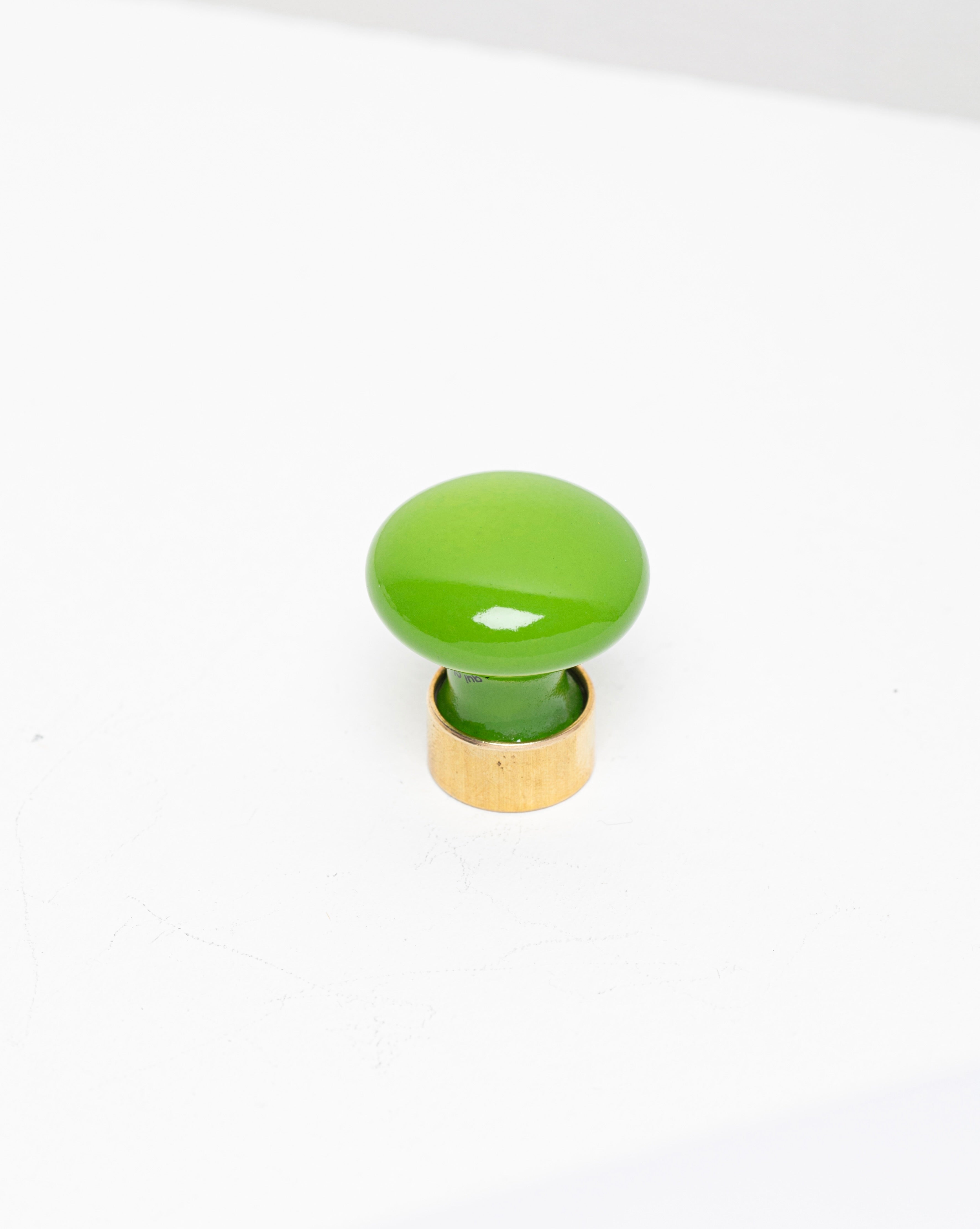 Lot De 14 Petits Boutons Vintage Verts - Pied Travaillé, Hauteur 1.1 Ou 1.3 Cm - Occasion