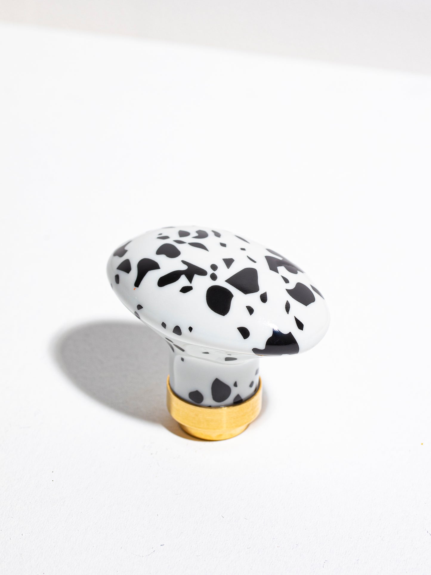 Bouton de porte ovale en porcelaine Meta Averse Couleur