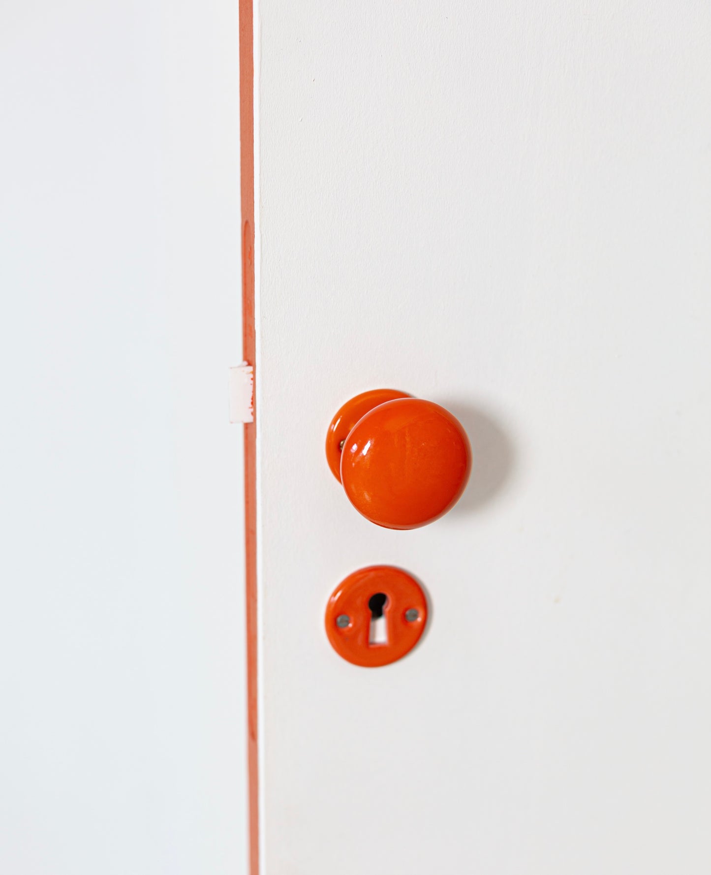 Bouton de porte rond en porcelaine Joy orange