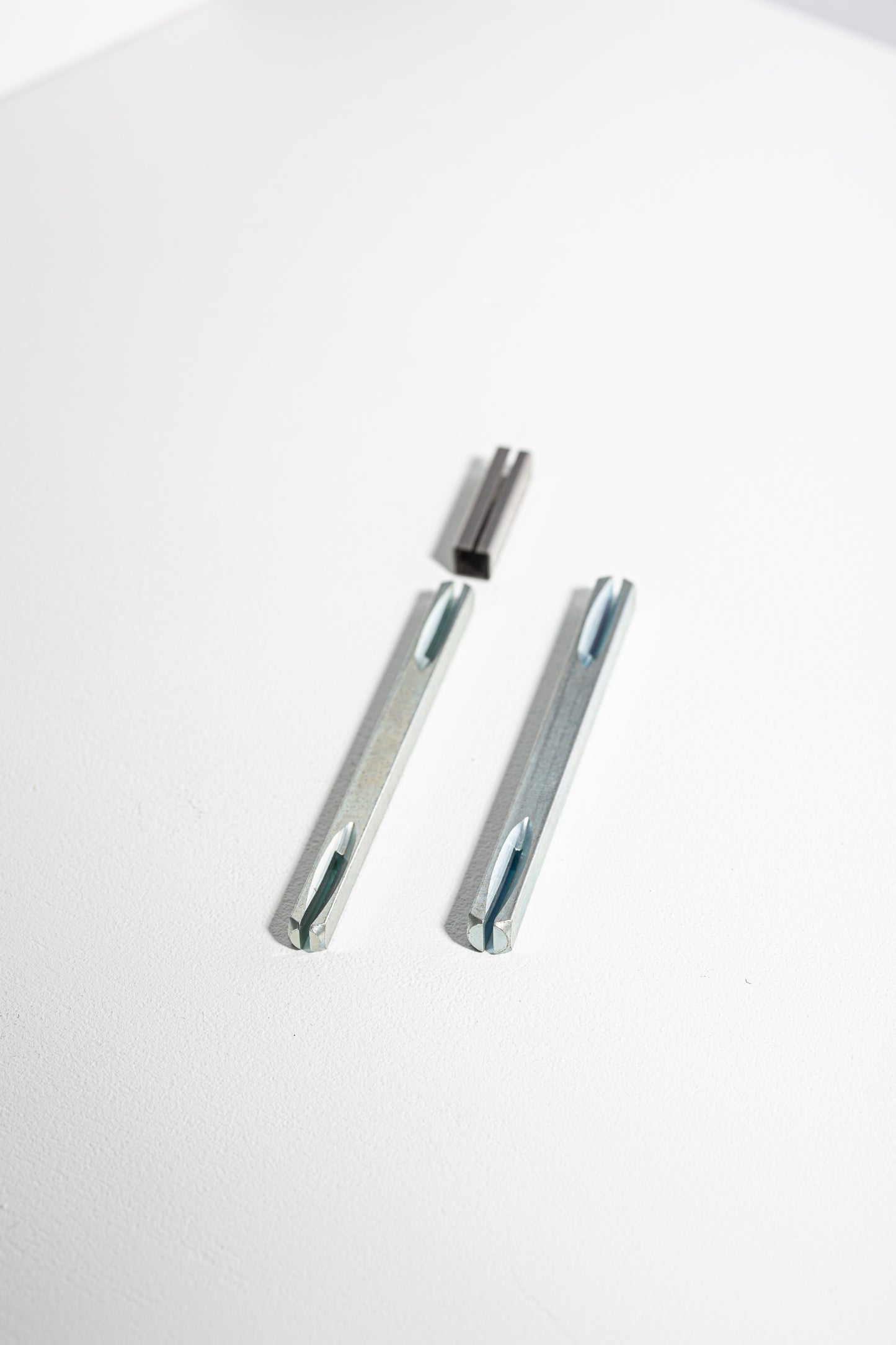 Tige carrée fendue - Système vis pointeau