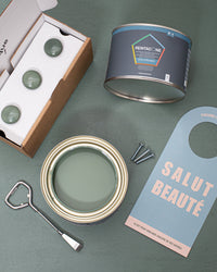 Pot de peinture vert kaki
