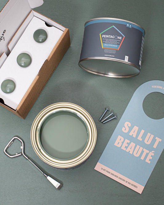 Pot de peinture vert kaki