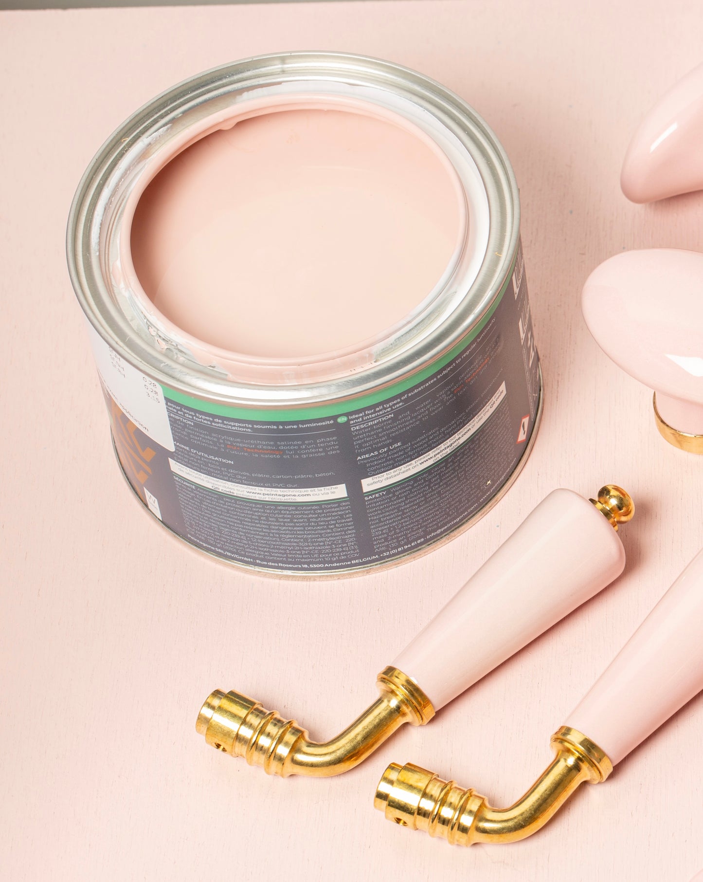 Pot de peinture vieux rose