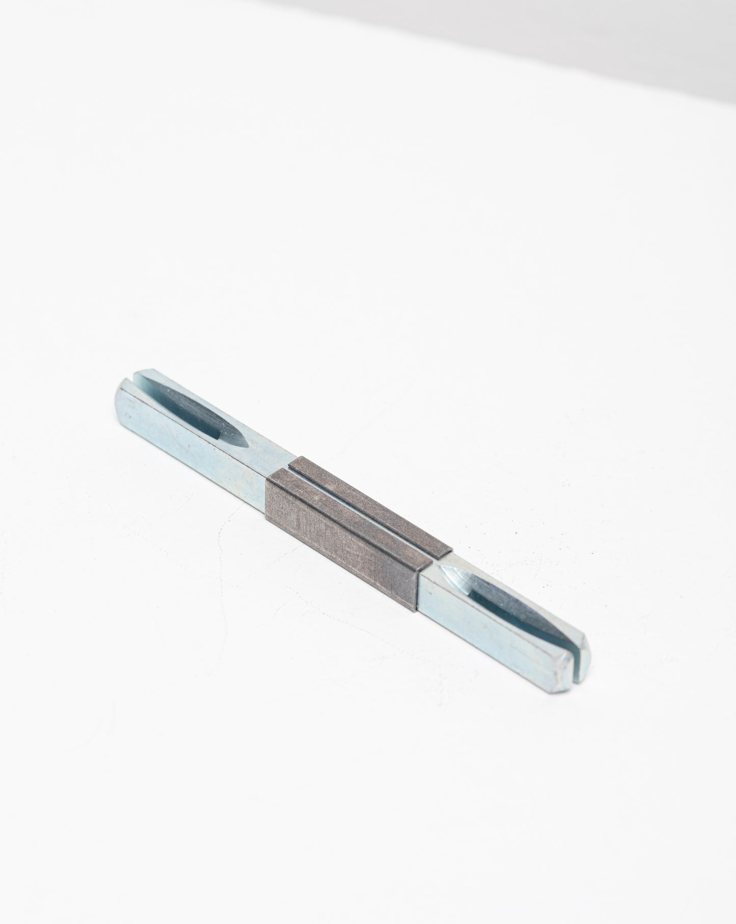 Fourreau métal adaptateur pour tige carrée