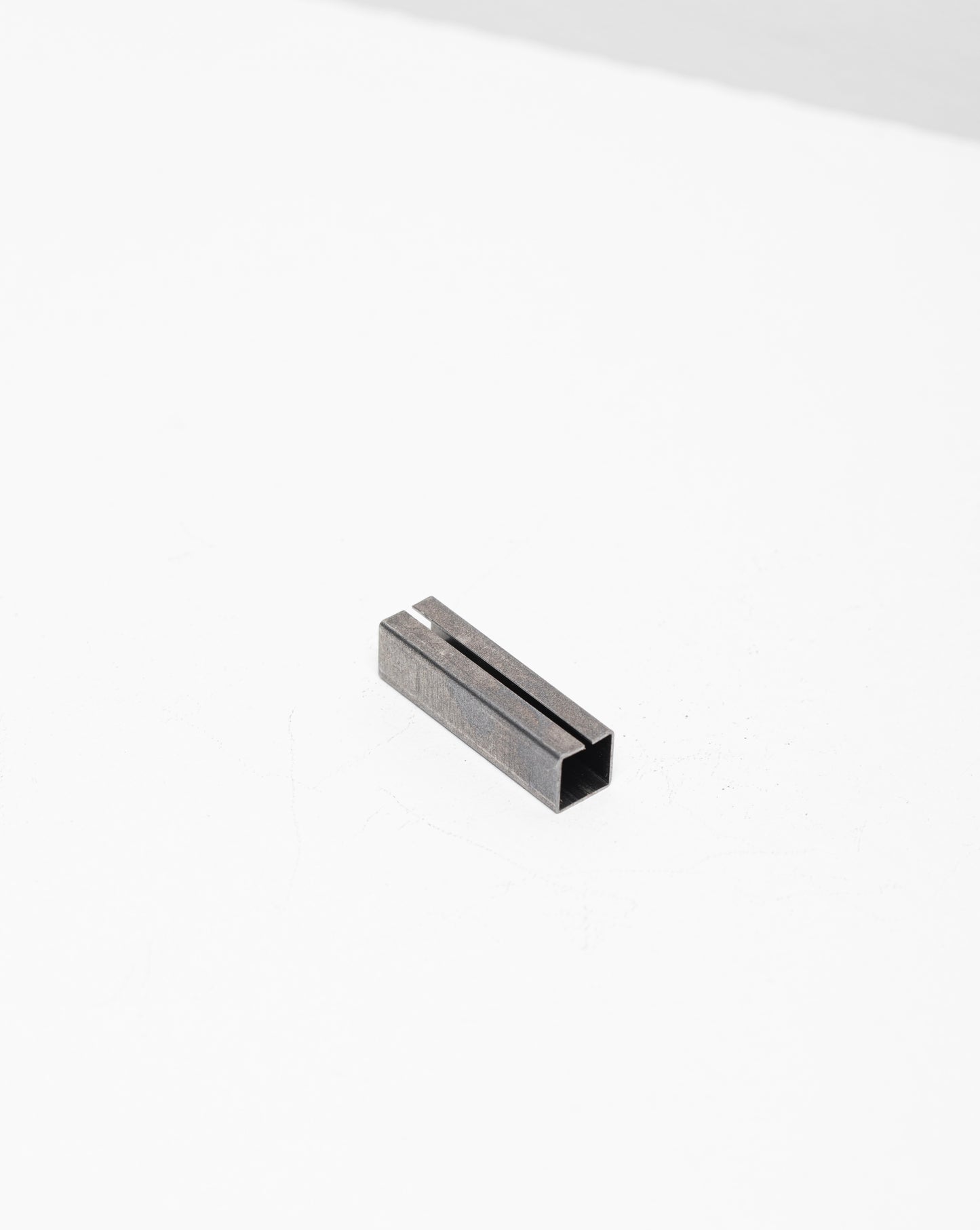 Fourreau métal adaptateur pour tige carrée