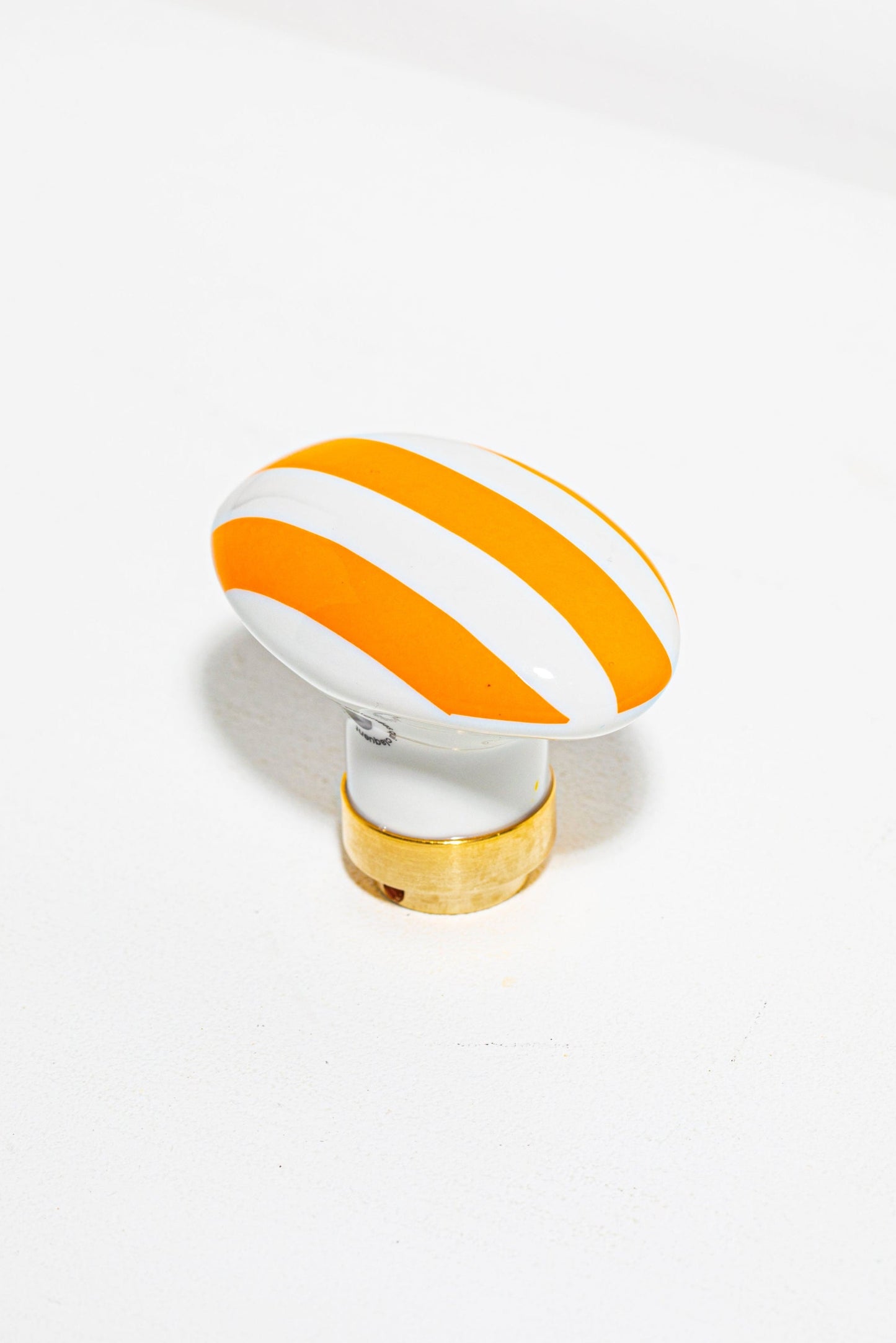 Bouton de porte ovale en porcelaine rayé orange
