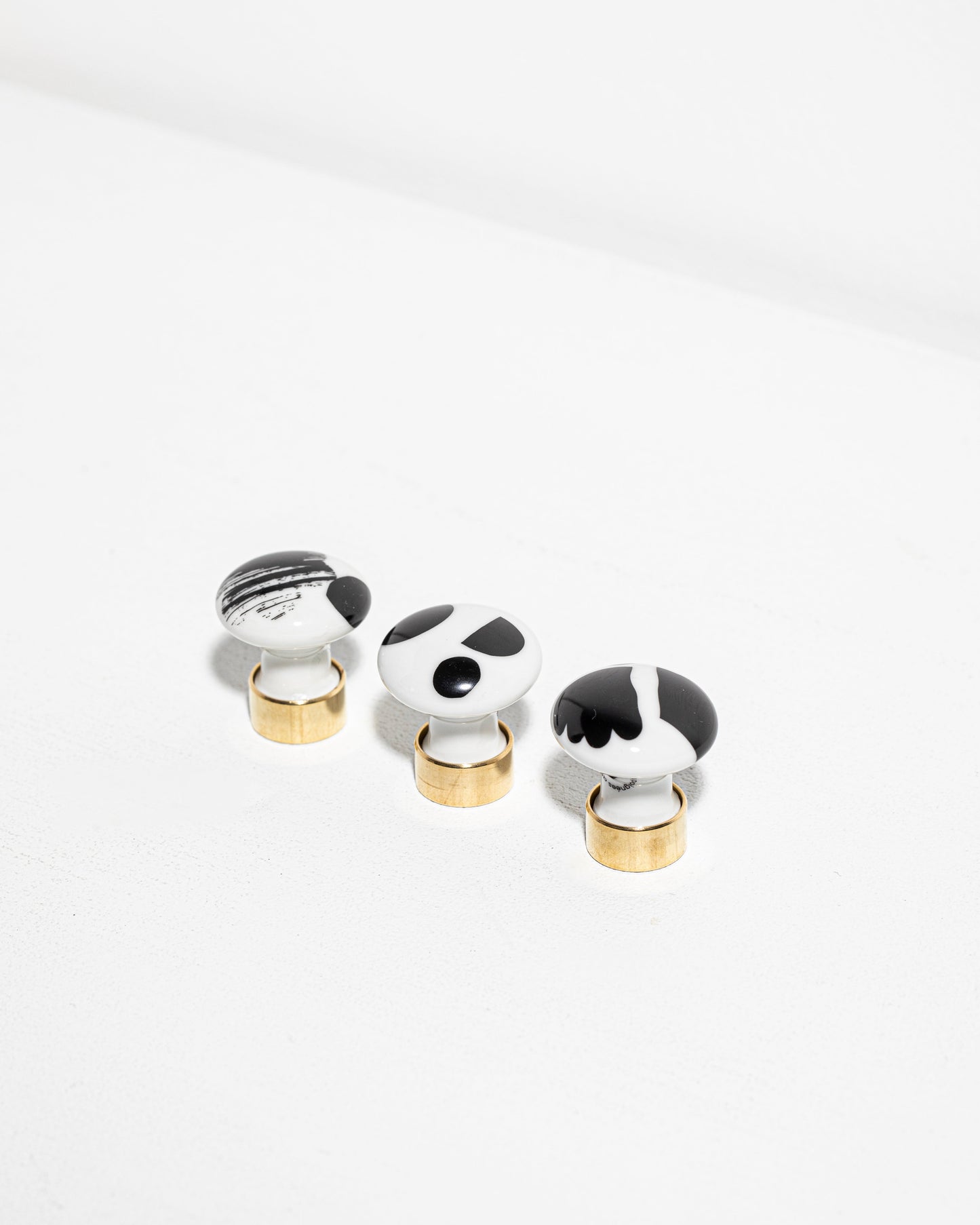 Bouton de meuble en porcelaine Collage Noir