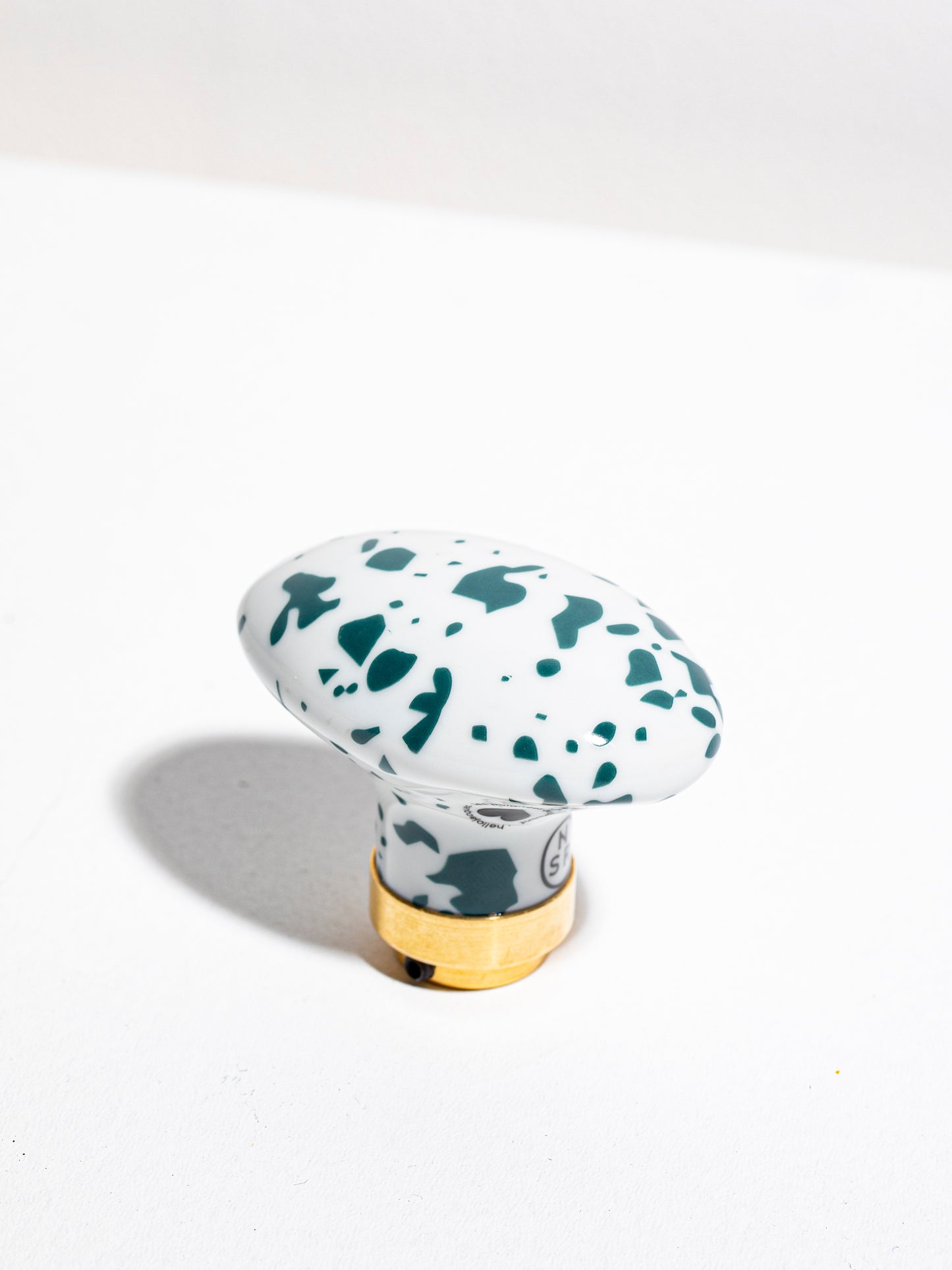 Bouton de porte ovale en porcelaine Meta Averse Couleur